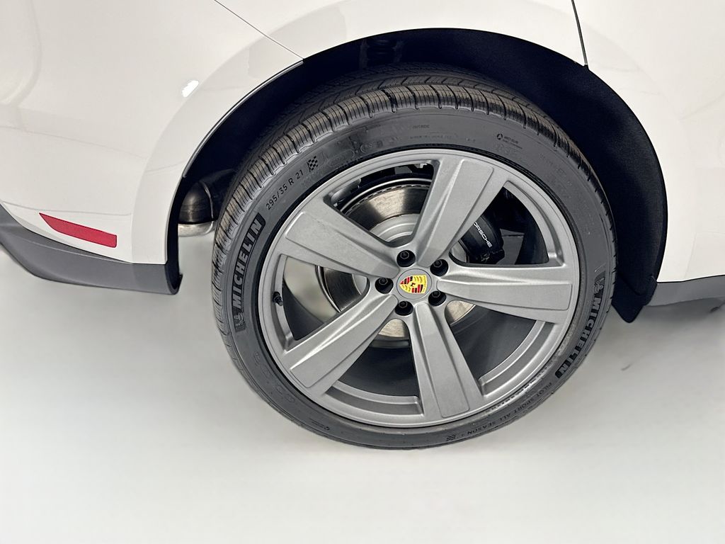 Thumbnail: 2026 Porsche Macan - 32
