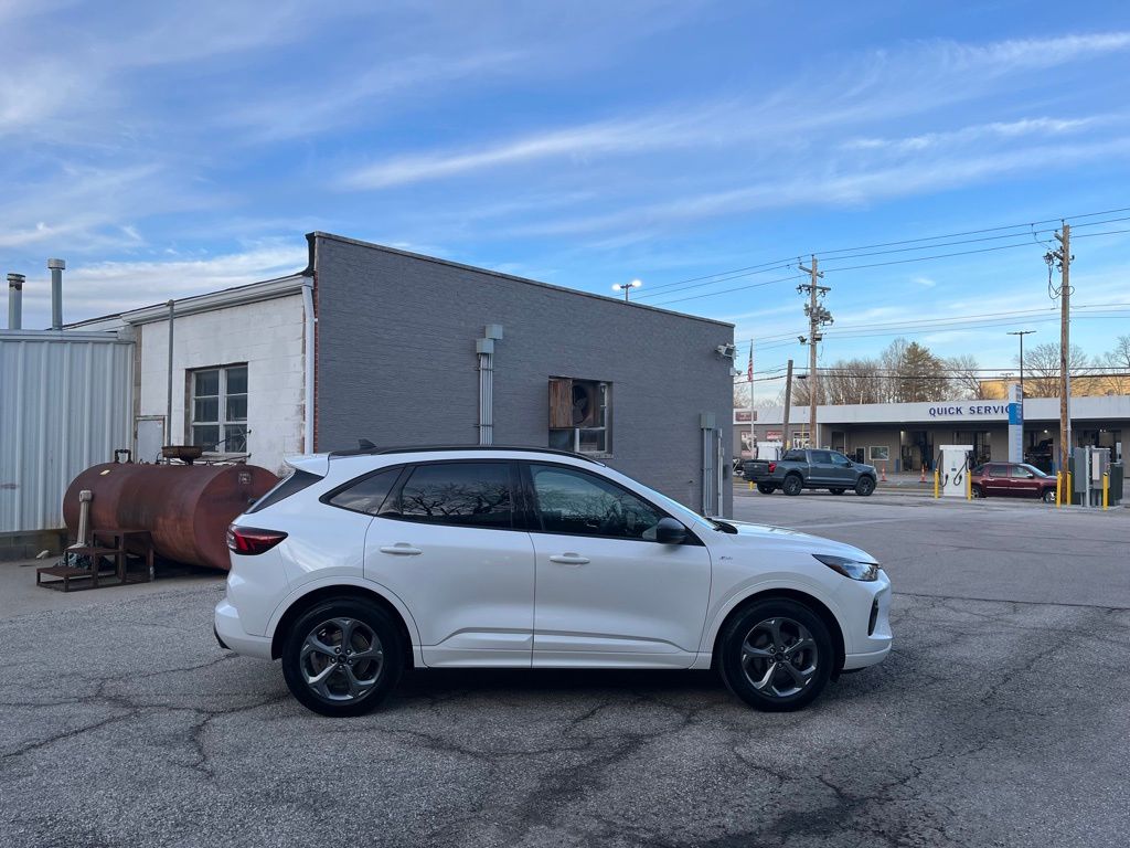 View vehicle photo 4