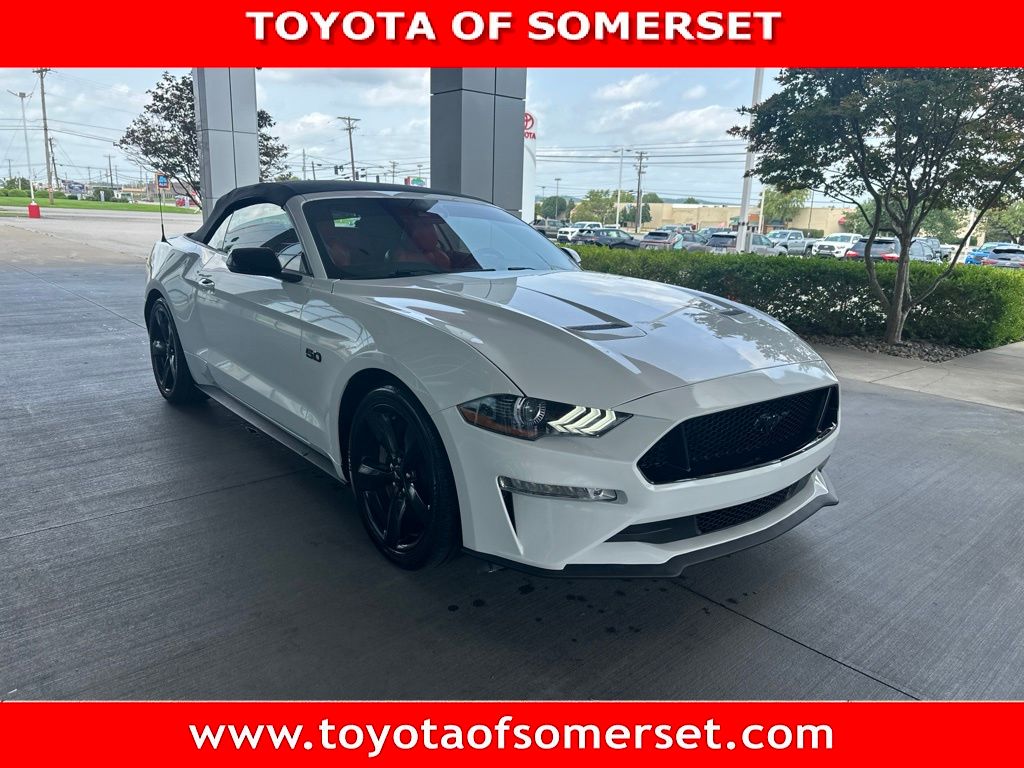 Oxford White 2021 Ford Mustang Convertible Rear-Wheel Drive Automatic