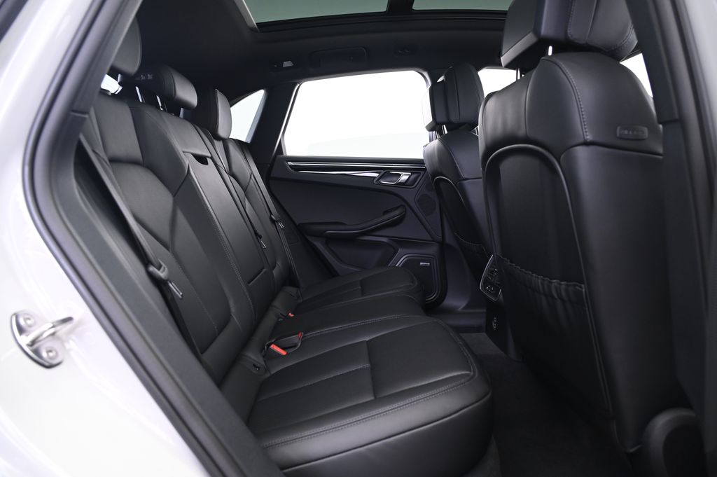 Thumbnail: 2026 Porsche Macan - 18