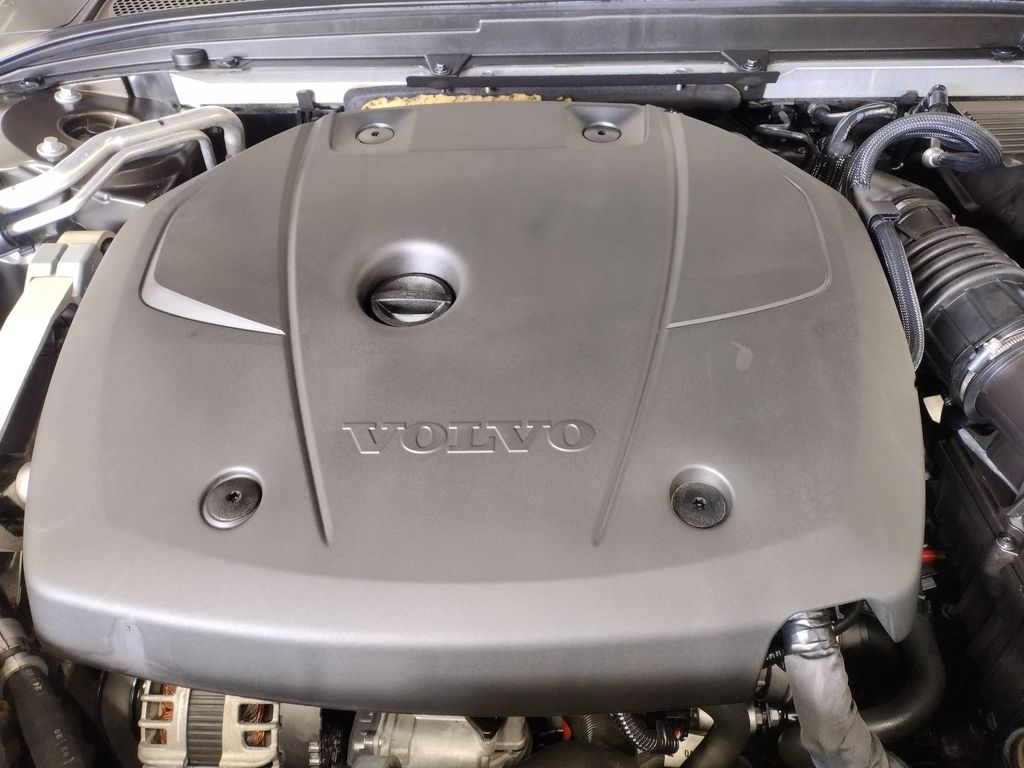 2021 Volvo S60 T6 Momentum