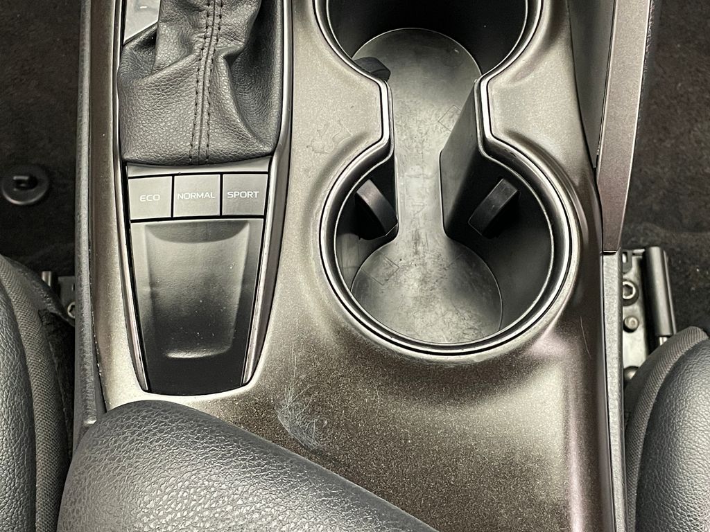 2022 Toyota Camry SE 29