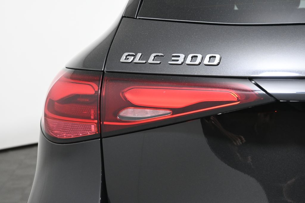 2025 Mercedes-Benz GLC 300 12