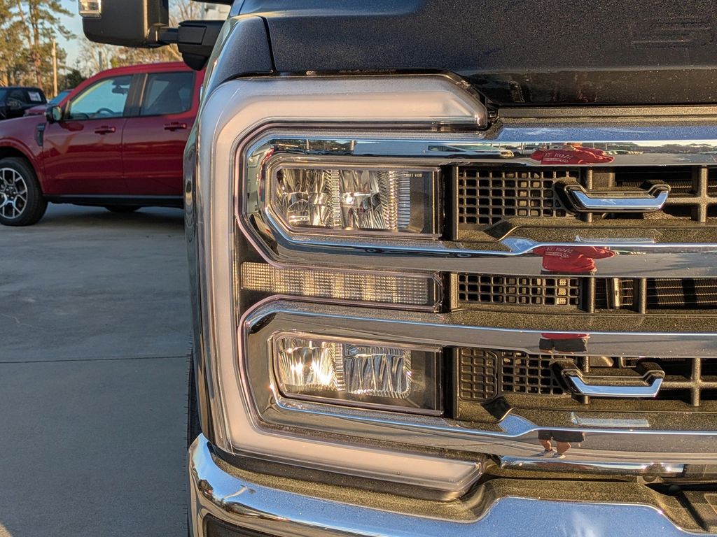 2026 Ford F-350 Super Duty LARIAT