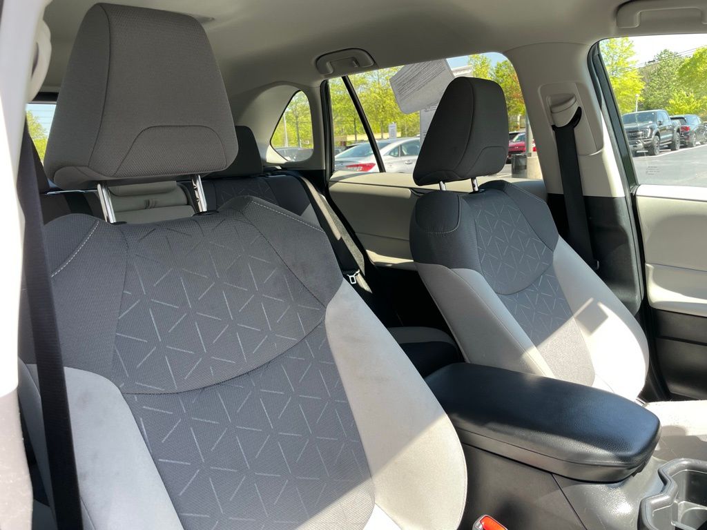 2024 Toyota RAV4 XLE 30