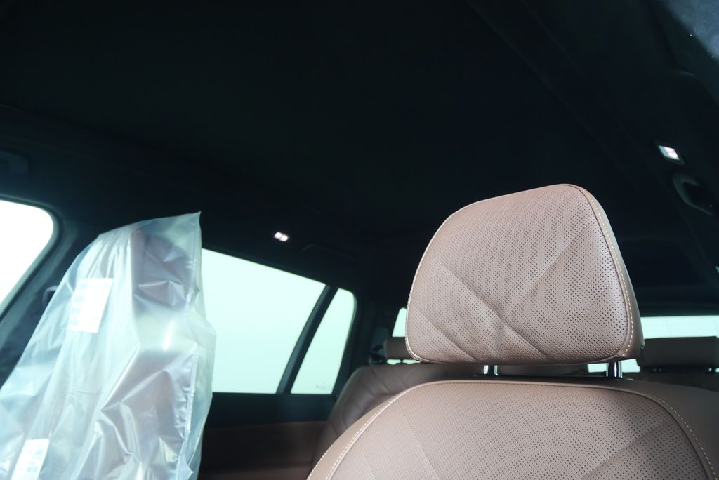 Thumbnail: 2026 BMW X7 - 11