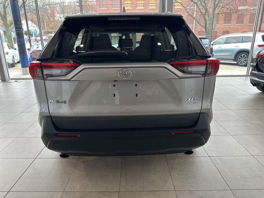 2021 Toyota RAV4 XLE 6