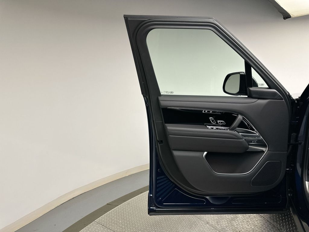 Thumbnail: 2026 Land Rover Range Rover - 9