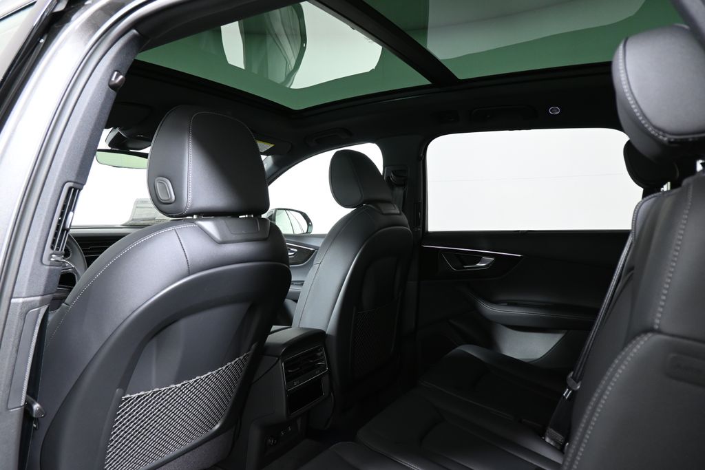 Thumbnail: 2026 Audi Q7 - 27