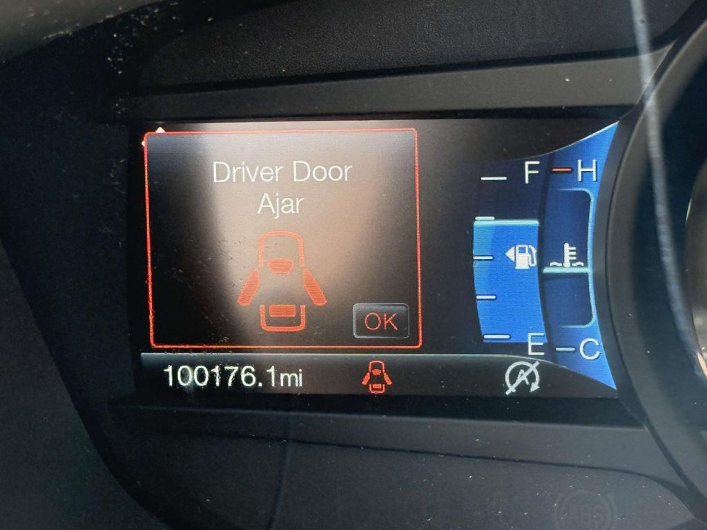 Used 2018 Black Ford SE image 29