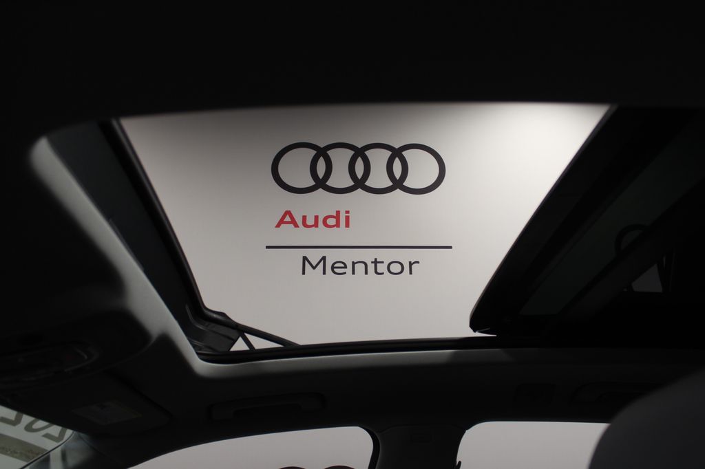 Thumbnail: 2023 Audi Q5 - 11