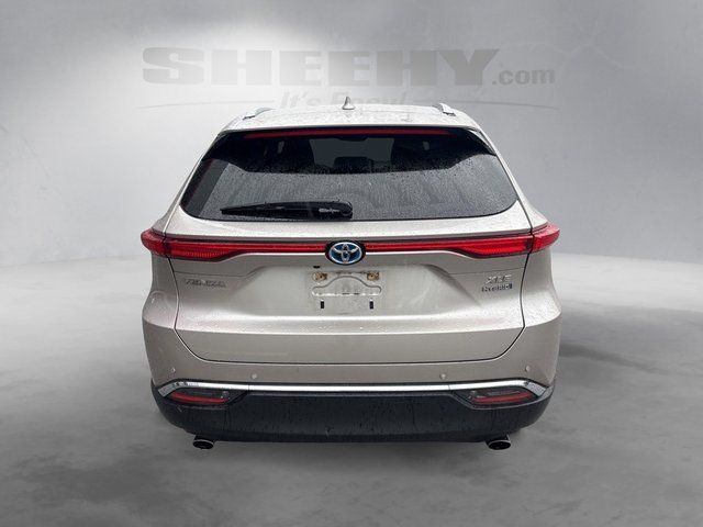 Used 2021 Silver Toyota XLE image 12