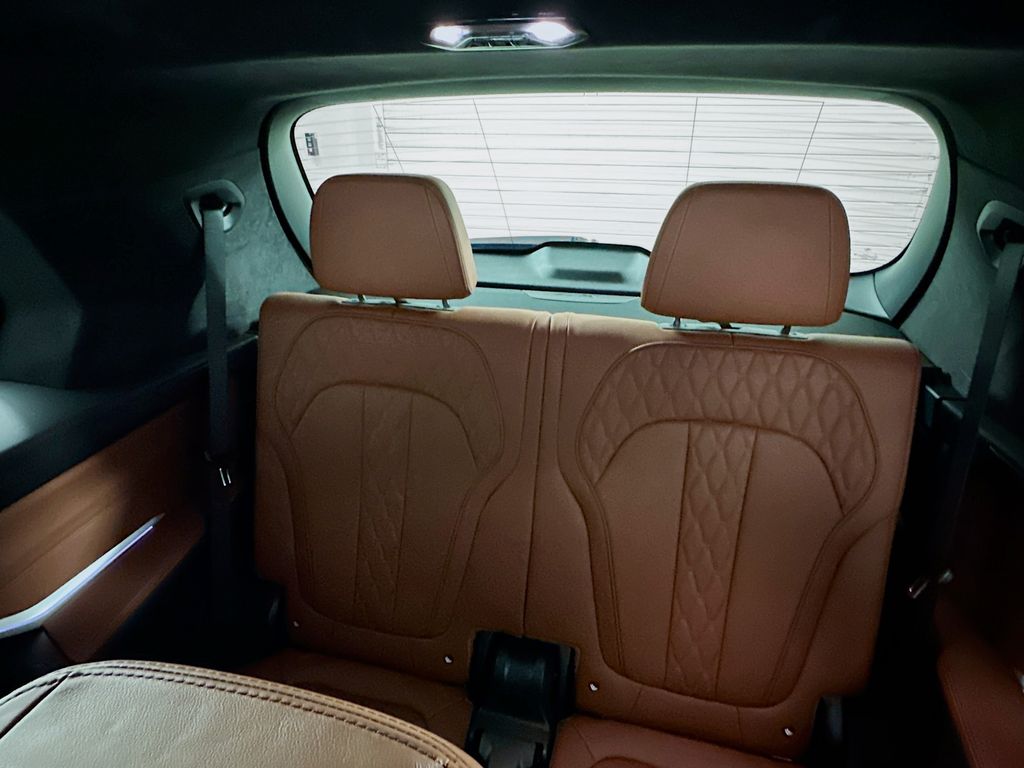 2022 BMW X7 xDrive40i 28
