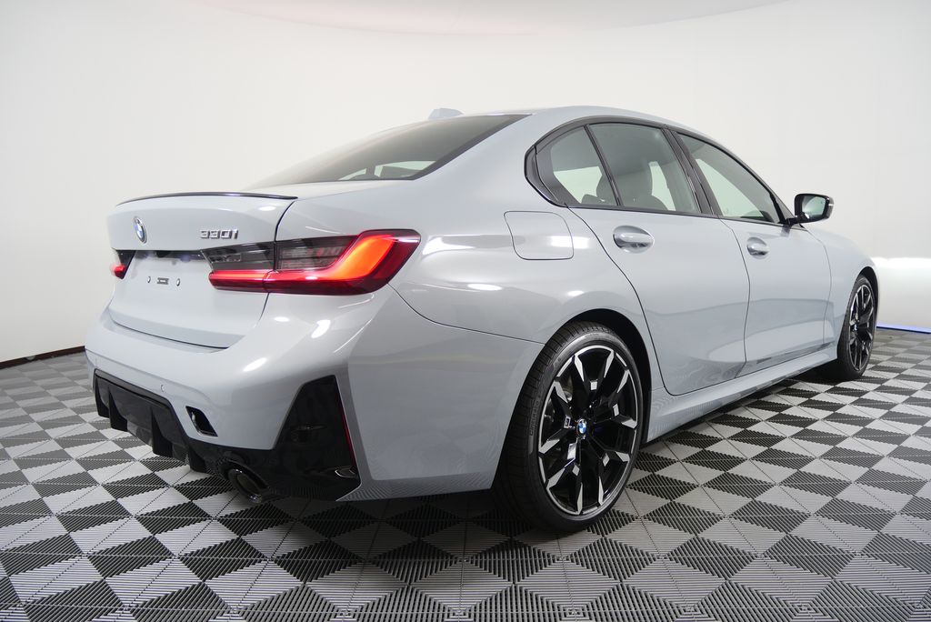 Thumbnail: 2026 BMW 3 Series - 3