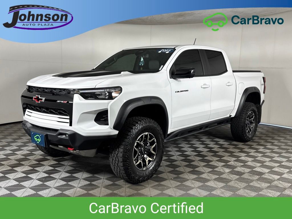 Summit White 2023 Chevrolet Colorado Pickup Truck Four-Wheel Drive 8-Speed Automatic