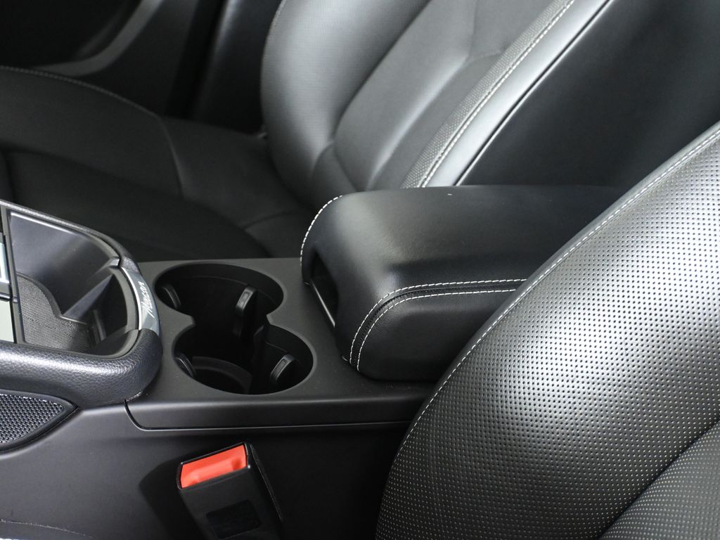 Thumbnail: 2022 Porsche Macan - 27