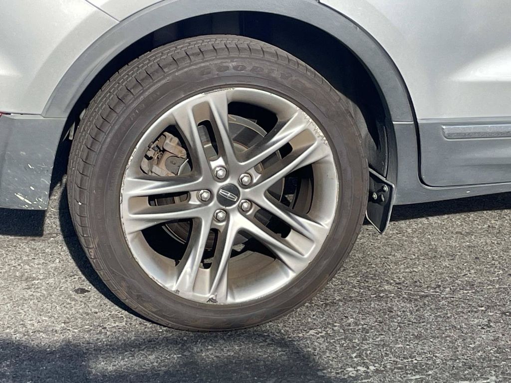 Used 2019 Silver Lincoln Reserve image 7