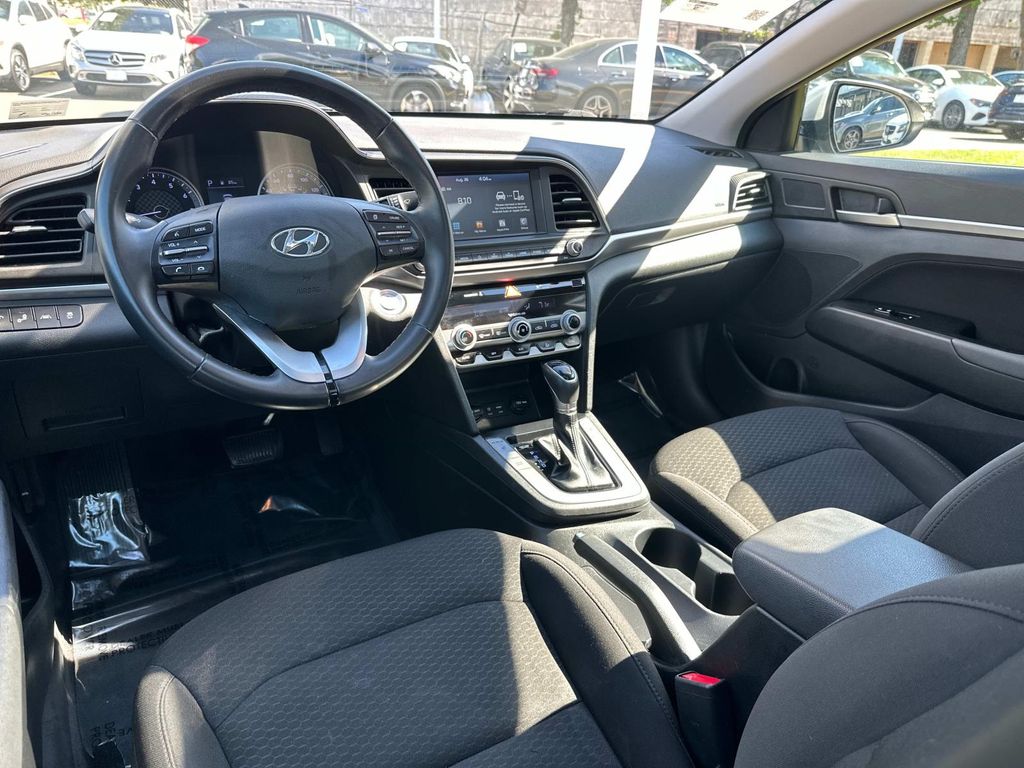 Thumbnail: 2019 Hyundai Elantra - 31