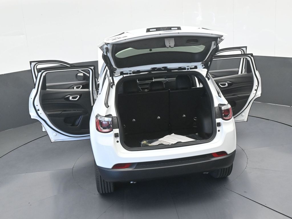 New 2026 Bright White Clearcoat Jeep Latitude image 62