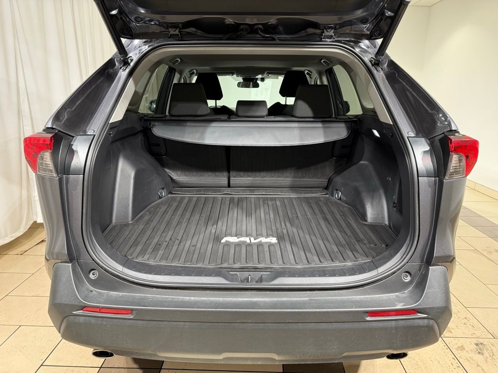 Thumbnail: 2022 Toyota RAV4 - 11