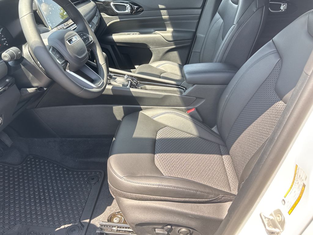 2026 Jeep Compass Latitude White at Victoria Chrysler Dodge Jeep Ram