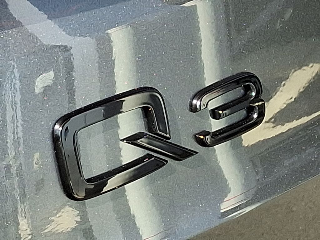 Thumbnail: 2025 Audi Q3 - 21