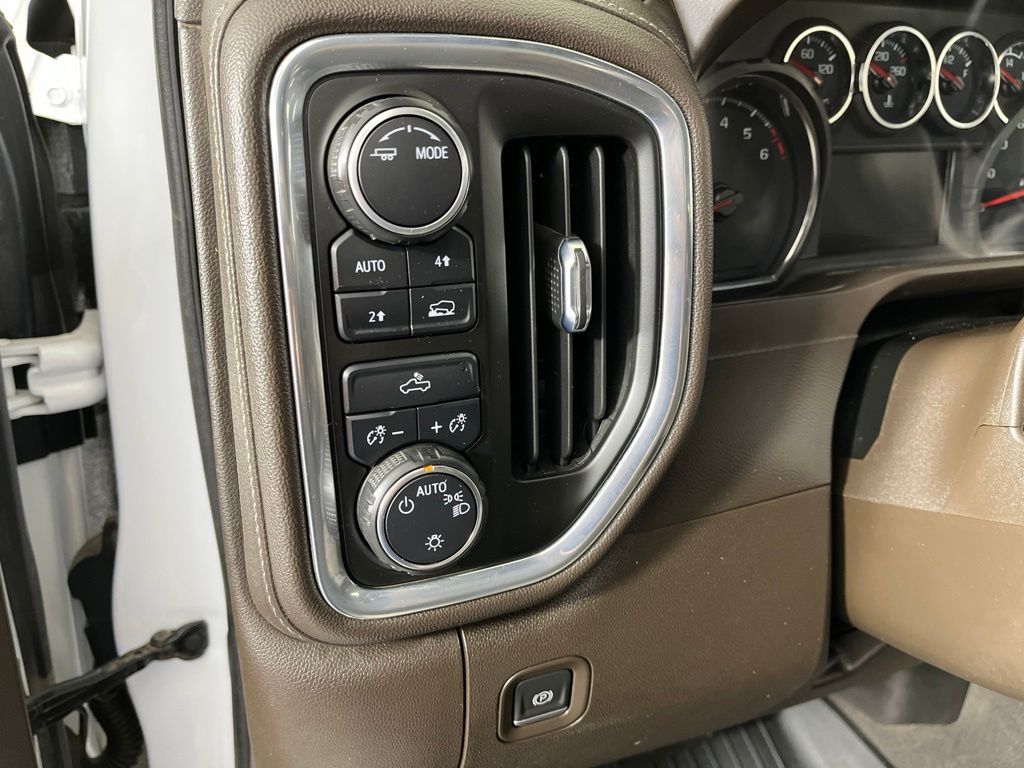 Thumbnail: 2021 Chevrolet Silverado 1500 - 32