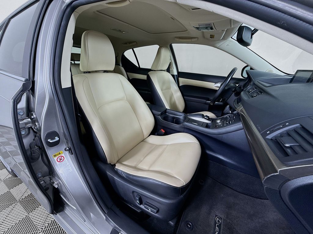 2017 Lexus CT 200h 28