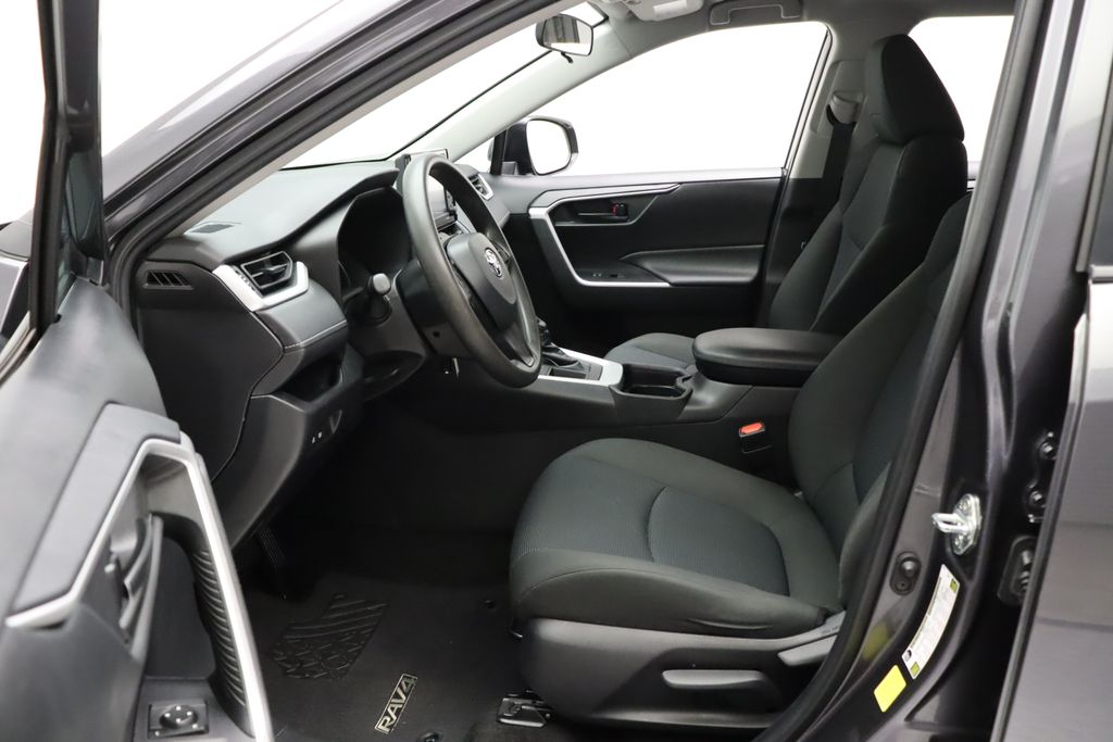 2021 Toyota RAV4 LE 14