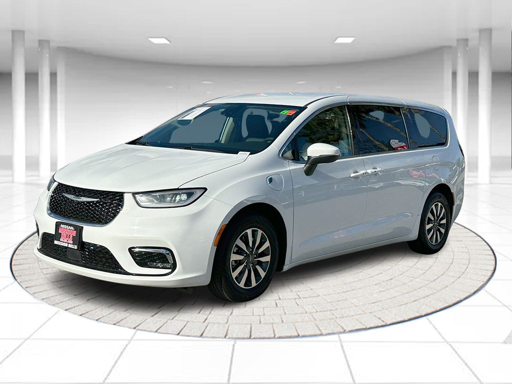 2023 Chrysler Pacifica Hybrid Touring L