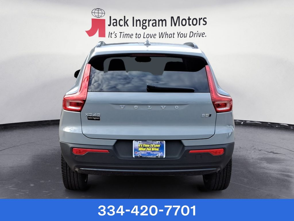 new 2025 Volvo XC40 car, priced at $37,599