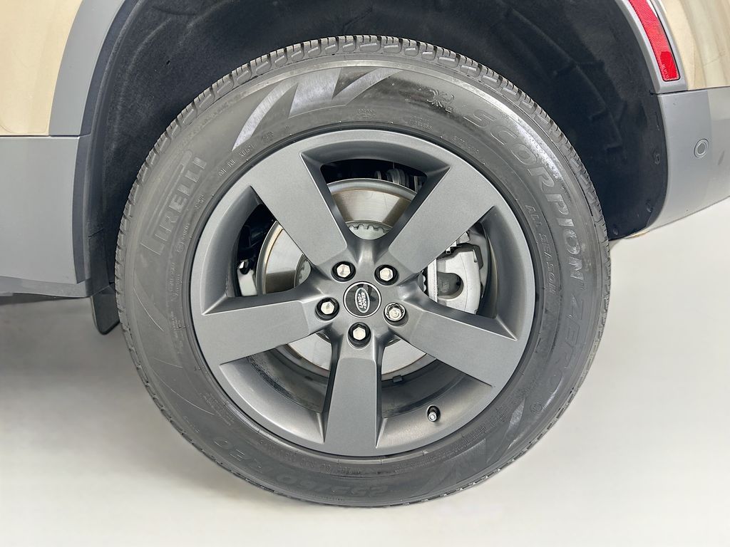 Thumbnail: 2025 Land Rover Defender - 30