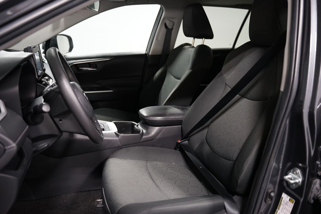 2022 Toyota RAV4 XLE 6