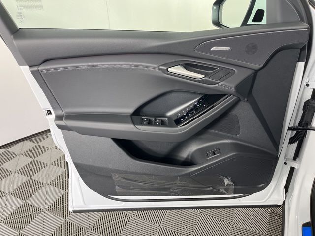 Thumbnail: 2025 Audi Q6 e-tron - 10