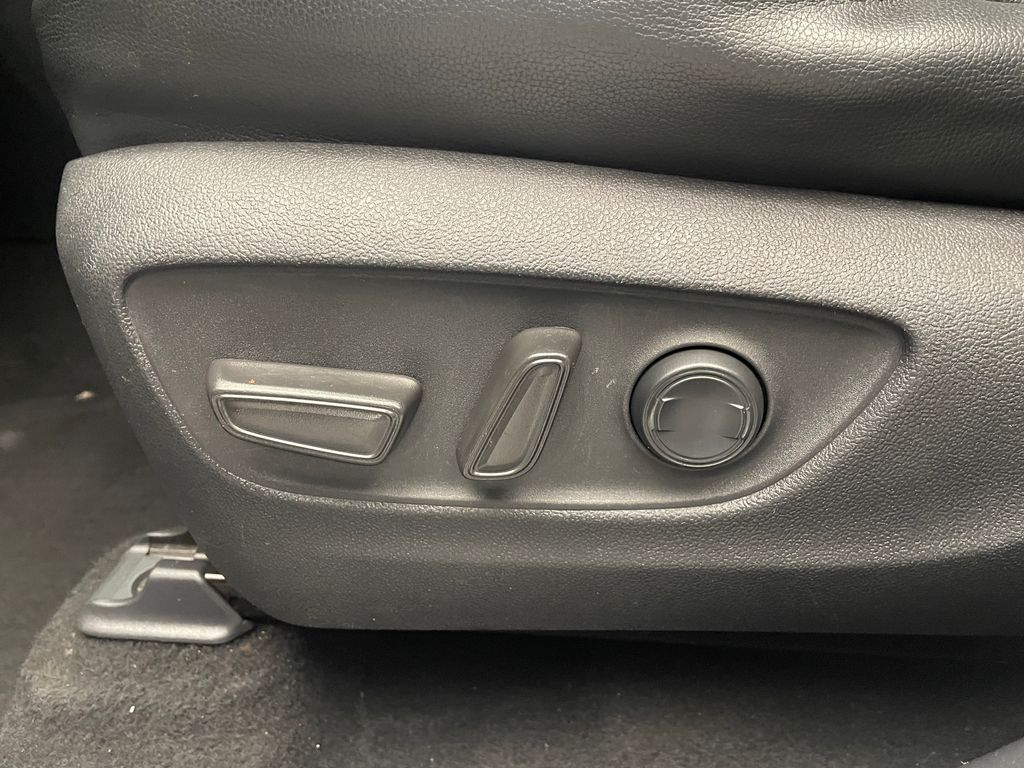 Thumbnail: 2020 Toyota Highlander - 14