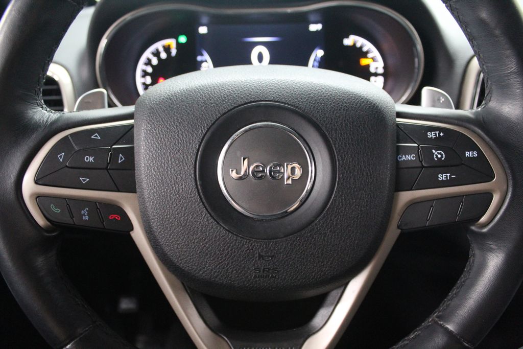 2015 Jeep Grand Cherokee Laredo 17