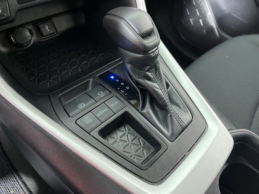 Thumbnail: 2021 Toyota RAV4 - 32