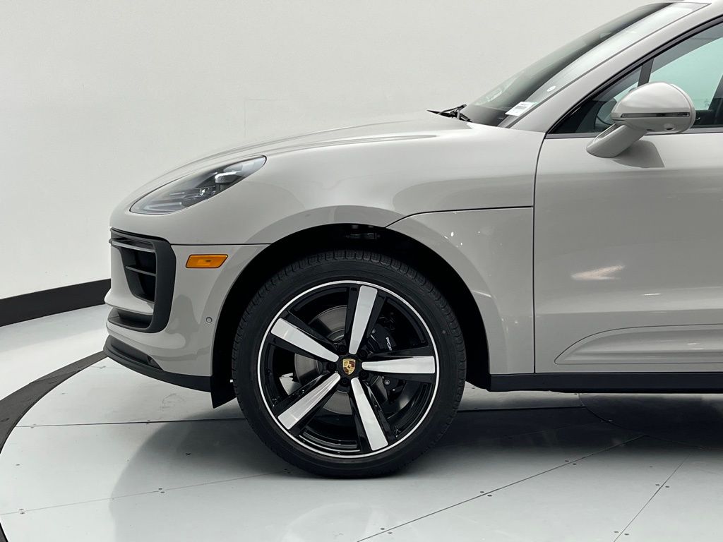 Thumbnail: 2026 Porsche Macan - 32