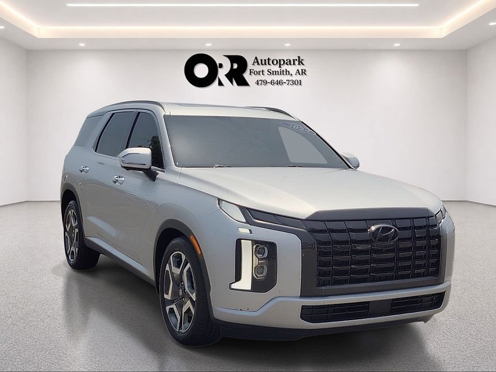 Silver 2024 Hyundai Palisade SUV / Crossover Front-Wheel Drive 8-Speed Automatic