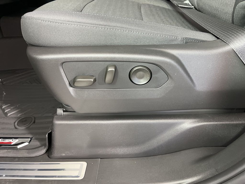 Thumbnail: 2026 Chevrolet Silverado 1500 - 24