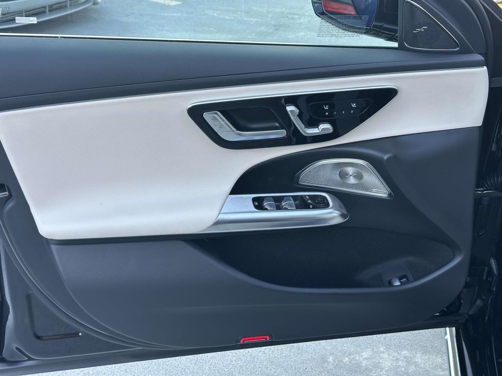 Thumbnail: 2025 Mercedes-Benz E-Class - 16