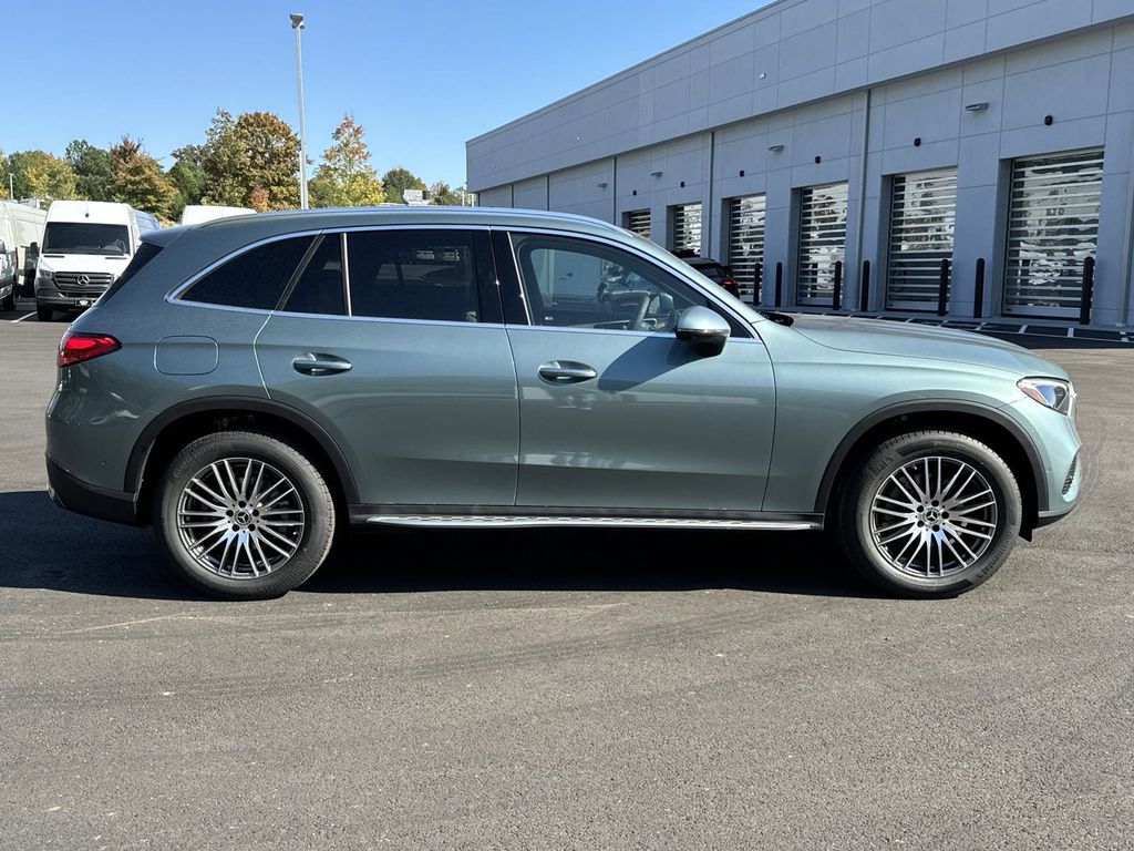 2025 Mercedes-Benz GLC GLC 300 9