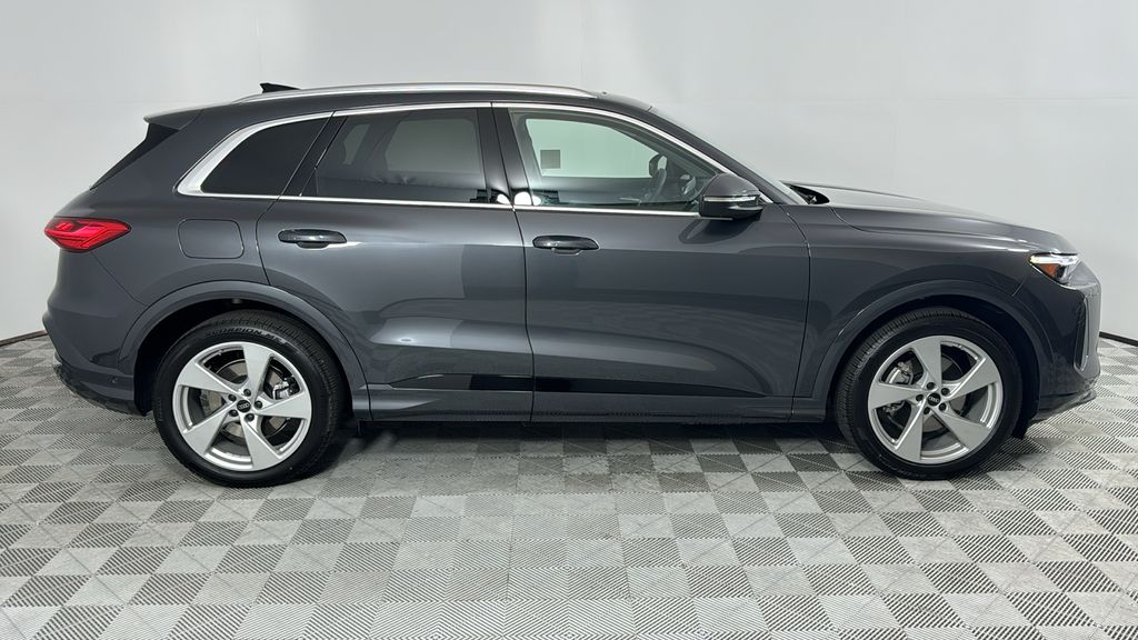 Thumbnail: 2025 Audi Q5 - 6