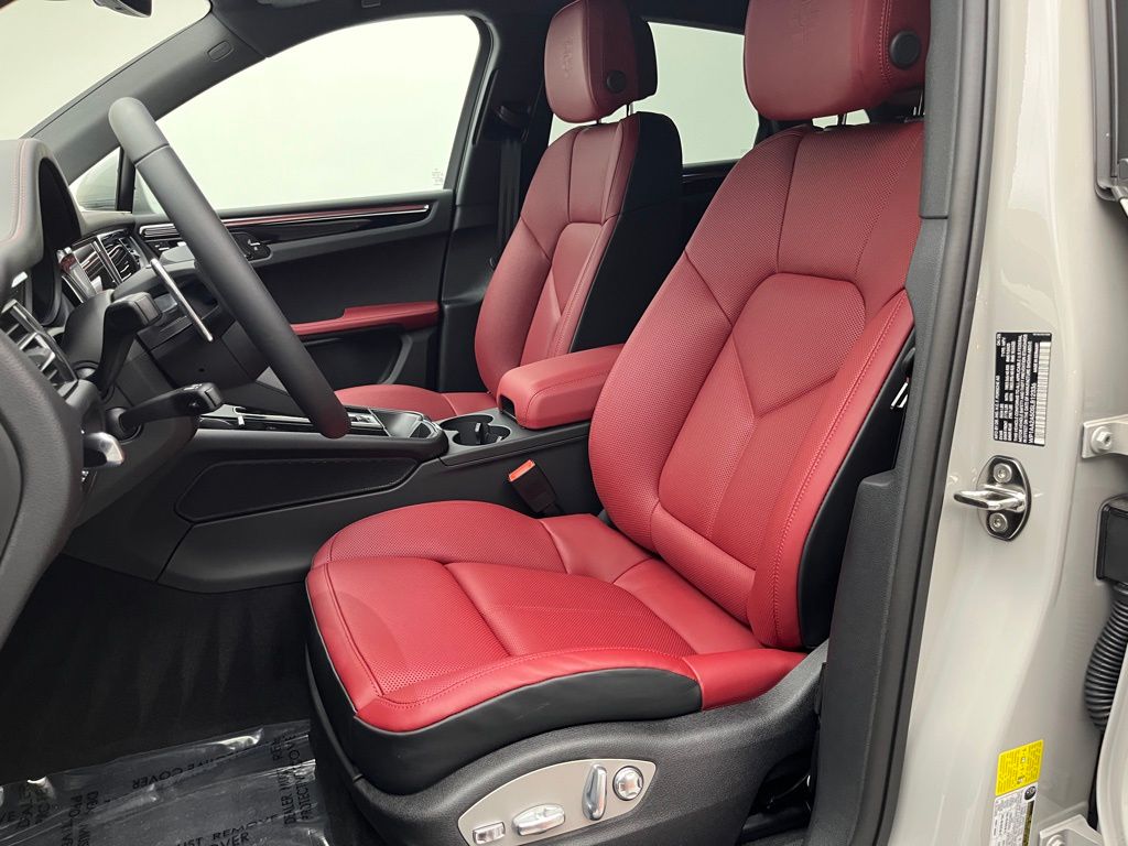 Thumbnail: 2025 Porsche Macan - 5