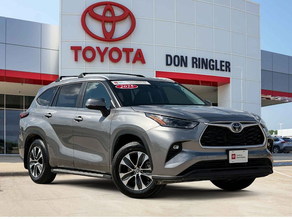 Gray 2025 Toyota Highlander SUV / Crossover Front-Wheel Drive 8-Speed Automatic