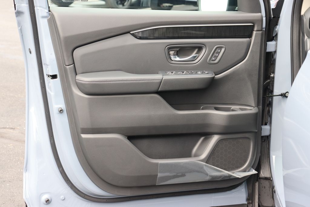 2025 Honda Pilot Black Edition 30