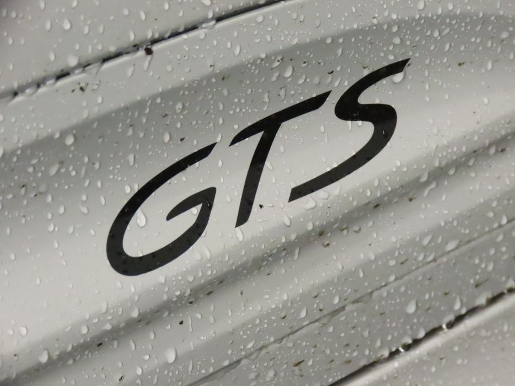 Thumbnail: 2026 Porsche Macan - 13