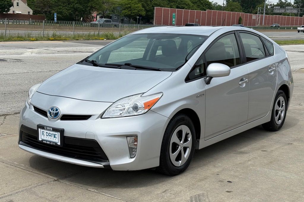 Classic Silver Metallic 2013 Toyota Prius Hatchback Front-Wheel Drive Continuously Variable Transmission