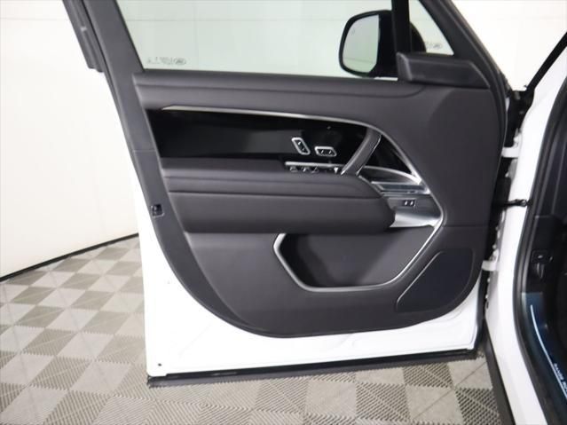 Thumbnail: 2025 Land Rover Range Rover - 26