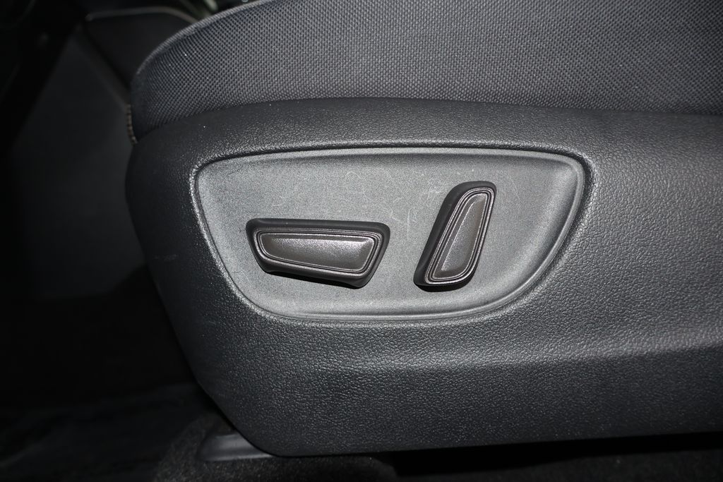 2024 Toyota Highlander LE 27